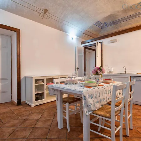 Apartment Carlo Alberto Apartment, Old Town, Near The Alghero